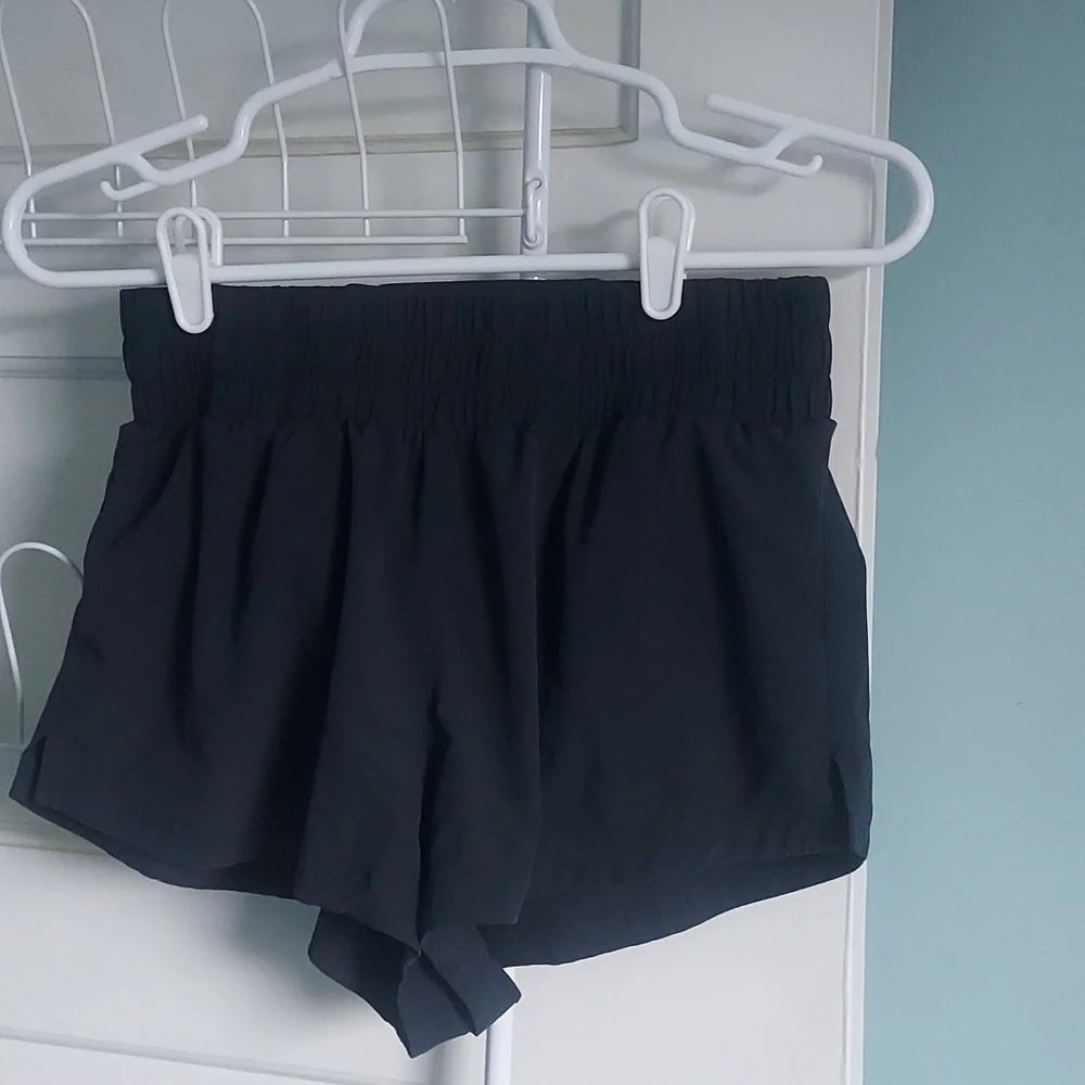 Varley Kallin Running Shorts 1.5” Active Athletic Outdoor Run Yoga Dance Gym - Picture 1 of 6